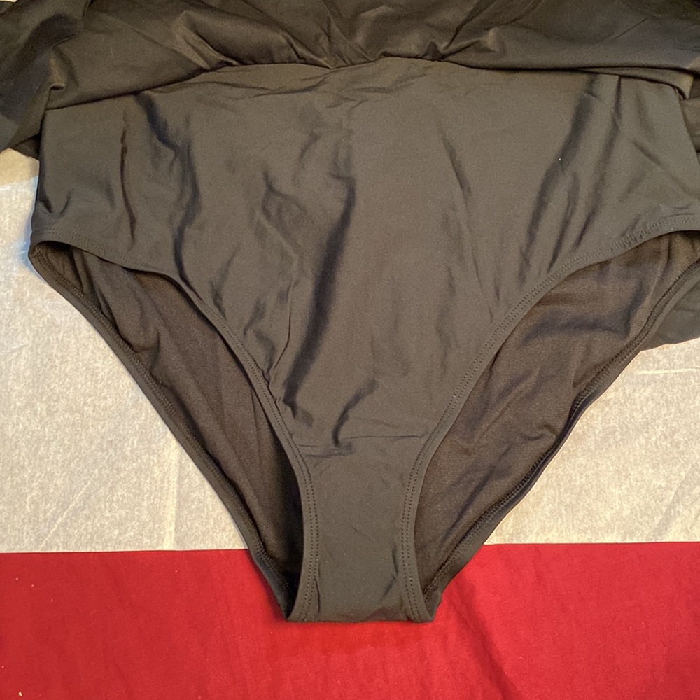 NWT Catalina size XL (16-18) Black Swim Wear - Picture 4 of 9